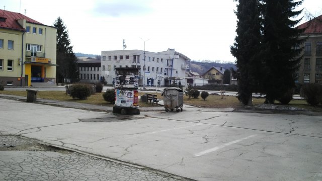 Omladina - Parkovisko pri pošte a park pred školou