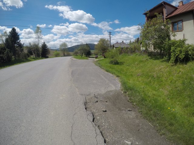 nedokončená cesta skrz budovania kanalizácie
